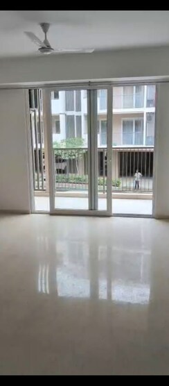 3 BHK + Servant Room,Basement Builder Floor For Rent in DLF Gardencity Enclave
