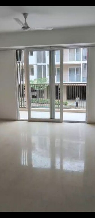 3 BHK + Servant Room,Basement 180 Sq.Yd. Builder Floor in DLF Gardencity Enclave