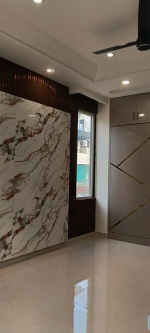 Building Lobby in 4 BHK Builder Floor at Sector 85 – for Sale
