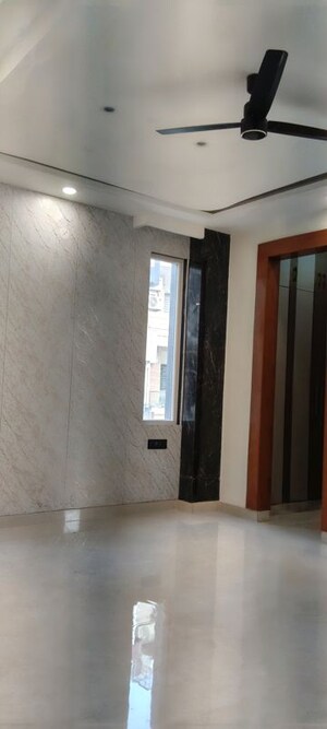 Building Lobby in 4 BHK Builder Floor at Sector 85 – for Sale