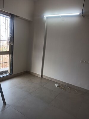 Room in 1.5 BHK Apartment at Aspen Park, Goregaon East – for Rent