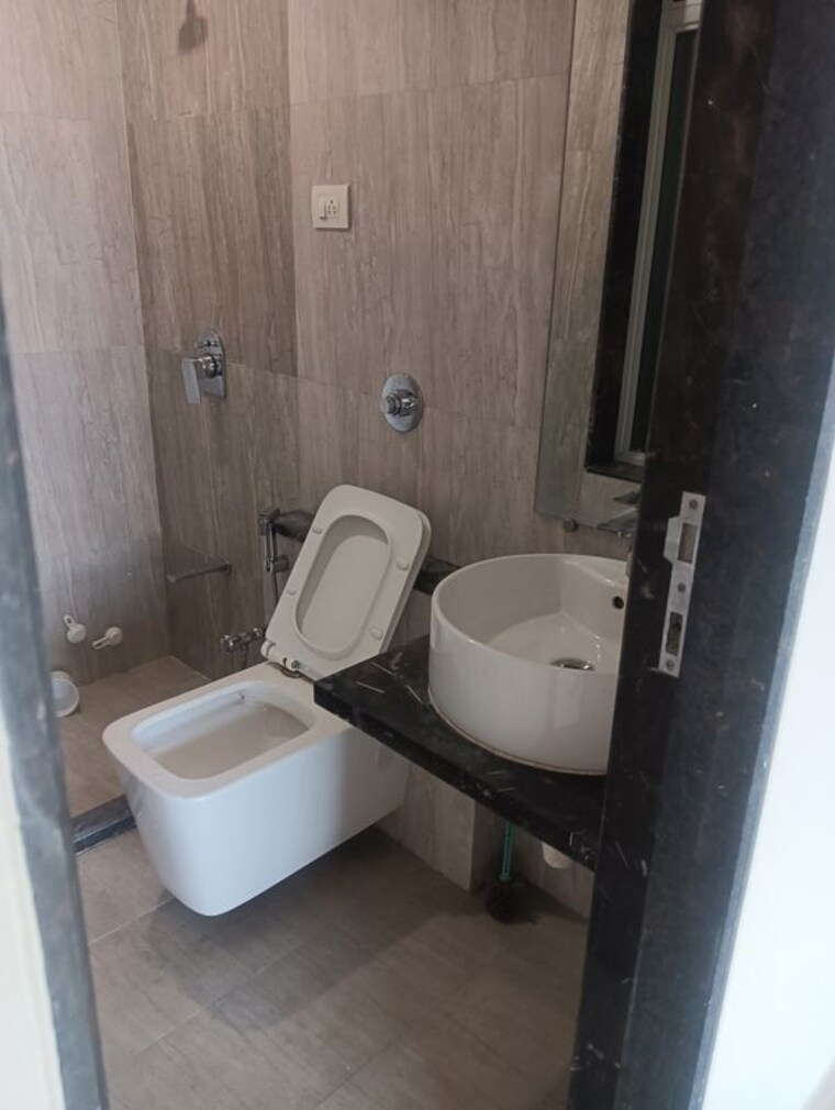 Bathroom, aspen-park 1.5 Bedroom 800 Sq.Ft. Apartment In Goregaon East Mumbai 10602788
