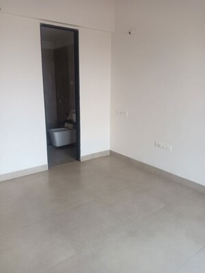 Room in 1.5 BHK Apartment at Aspen Park, Goregaon East – for Rent