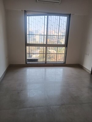 Room in 1.5 BHK Apartment at Aspen Park, Goregaon East – for Rent
