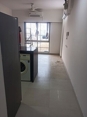 Room in 1.5 BHK Apartment at Aspen Park, Goregaon East – for Rent
