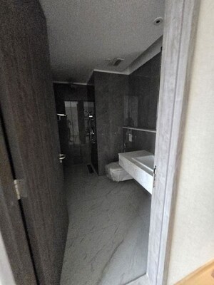 Bathroom in 1 BHK Builder Floor at Sector 22 – for Rent