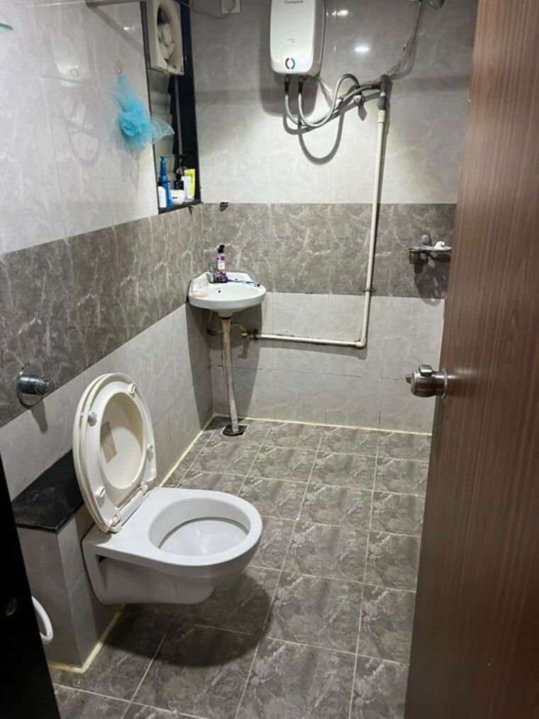 Bathroom, vishrantwadi 2 Bedroom 950 Sq.Ft. Apartment In Vishrantwadi Pune 10602781