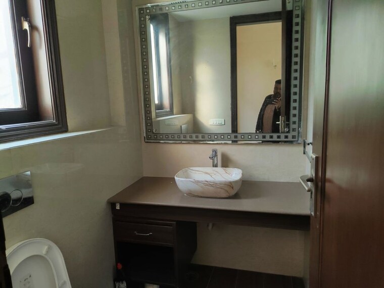 Living Room, shivalik colony 3 Bedroom 200 Sq.Yd. Builder Floor In Shivalik Colony Delhi 10602818
