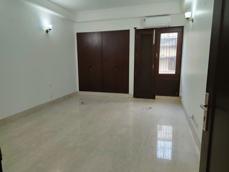 Room, shivalik colony 3 Bedroom 200 Sq.Yd. Builder Floor In Shivalik Colony Delhi 10602818