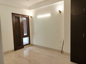 Room in 3 BHK Builder Floor at Shivalik Colony – for Rent