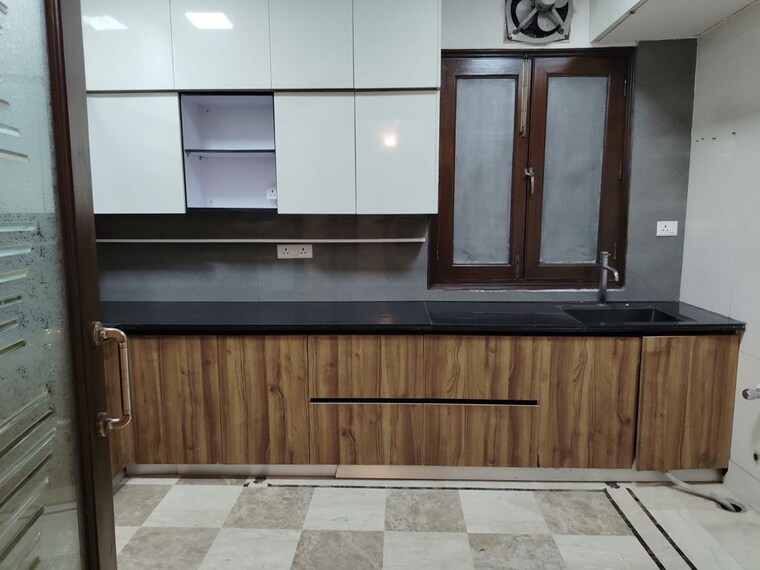 Kitchen, shivalik colony 3 Bedroom 200 Sq.Yd. Builder Floor In Shivalik Colony Delhi 10602818