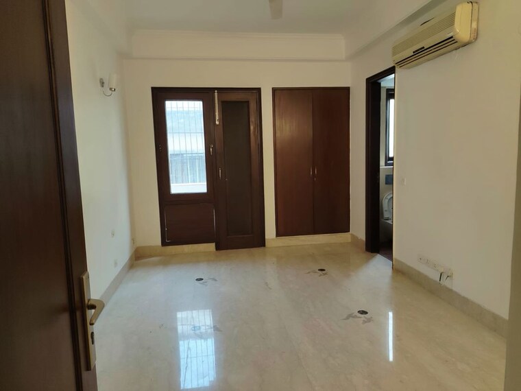 Room, shivalik colony 3 Bedroom 200 Sq.Yd. Builder Floor In Shivalik Colony Delhi 10602818