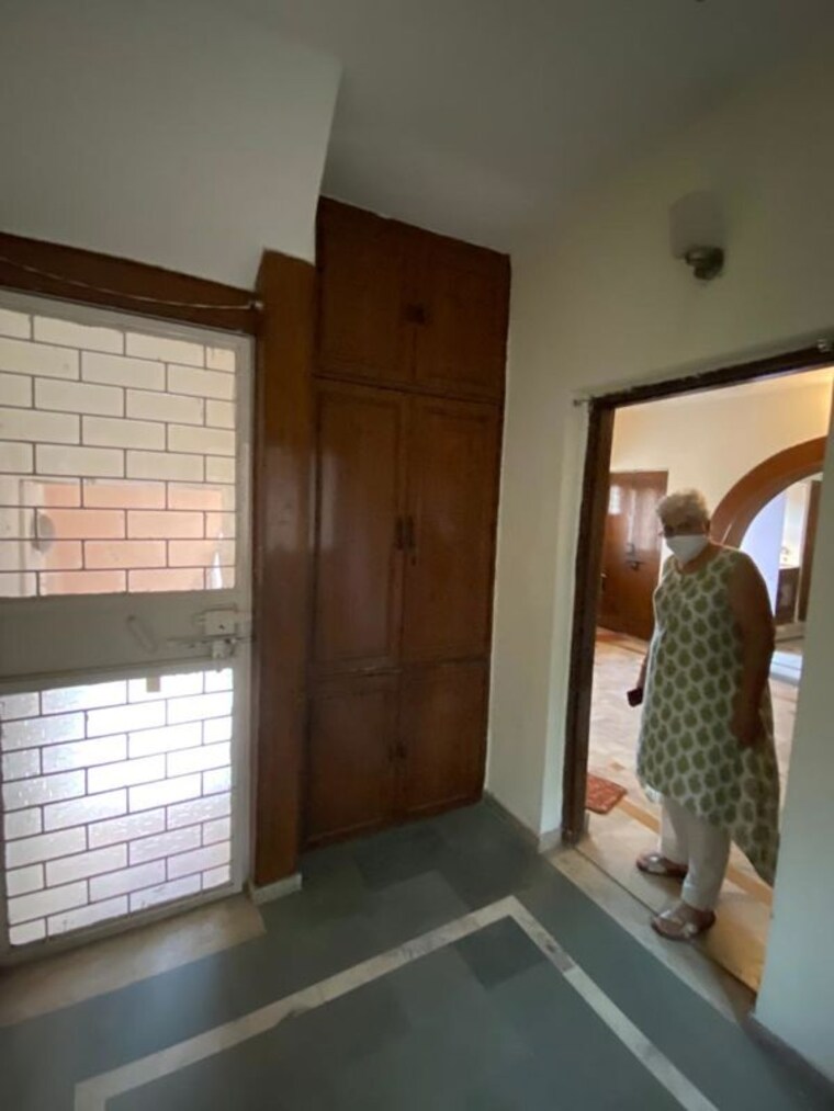 Bedroom, sarita vihar 3 Bedroom 1650 Sq.Ft. Apartment In Sarita Vihar Delhi 10602688