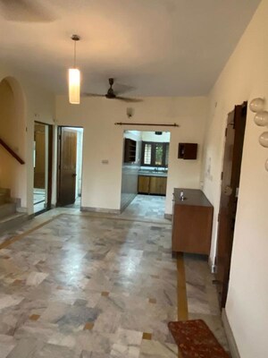 Room in 3 BHK Apartment at Sarita Vihar – for Sale