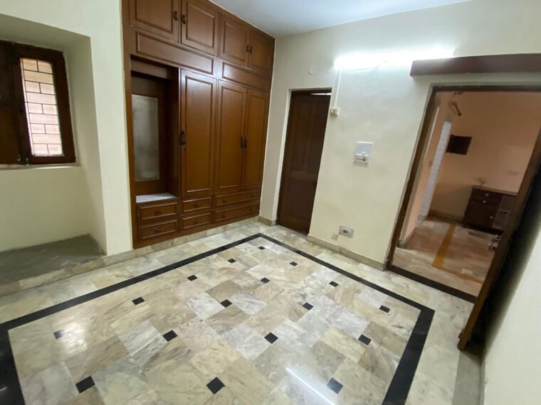 Bathroom, sarita vihar 3 Bedroom 1650 Sq.Ft. Apartment In Sarita Vihar Delhi 10602688