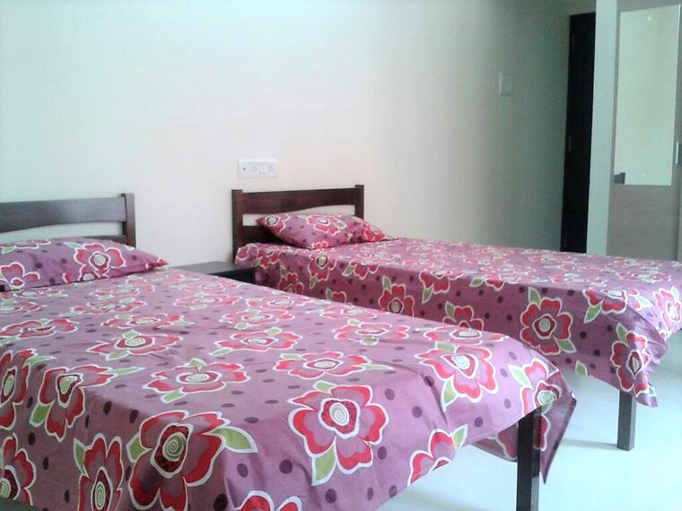 Bedroom, malad west Pg For Boys In Malad West 10602777