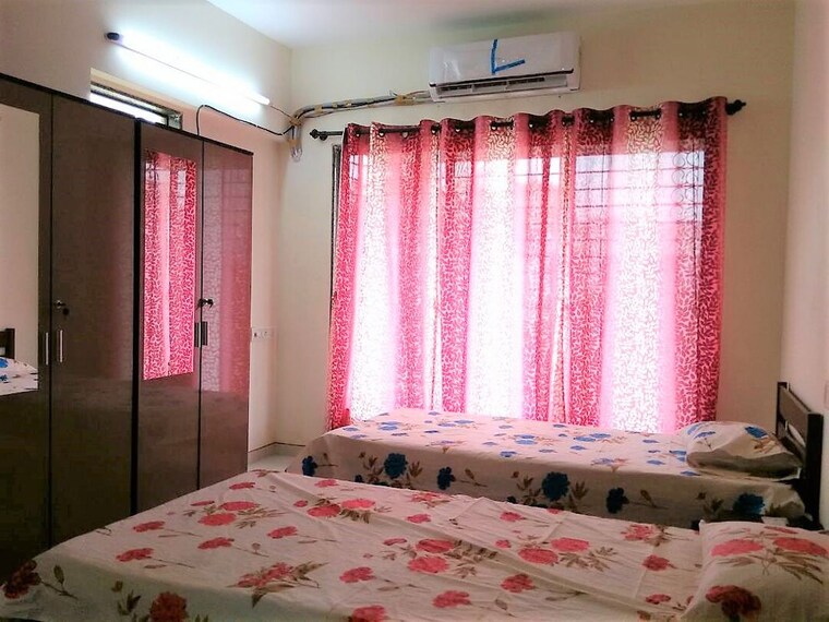 Bedroom, malad west Pg For Boys In Malad West 10602777