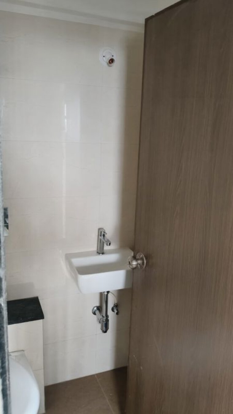 Bathroom, shreeji-plaza 1 Bedroom 450 Sq.Ft. Apartment In Malad West Mumbai 10602822