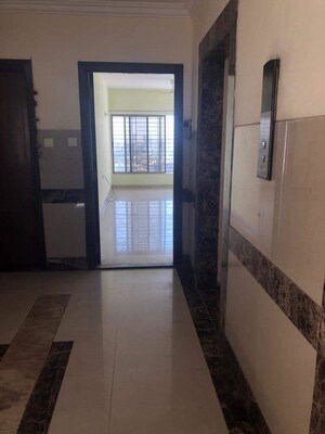 Room in 2 BHK Apartment at Raheja Tipco Heights, Malad East – for Rent