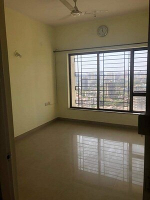 Room in 2 BHK Apartment at Raheja Tipco Heights, Malad East – for Rent