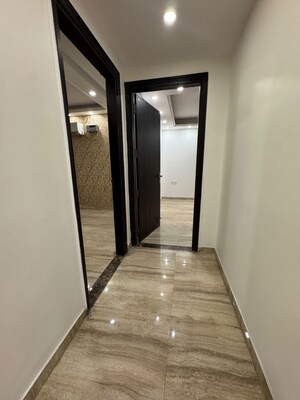 Building Lobby in 4 BHK Builder Floor at Sector 46 – for Rent