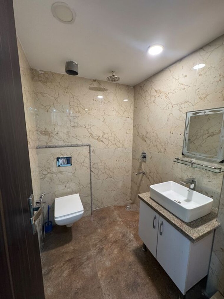 Bathroom, sector 46 4 Bedroom 2200 Sq.Ft. Builder Floor In Sector 46 Gurgaon 10602840