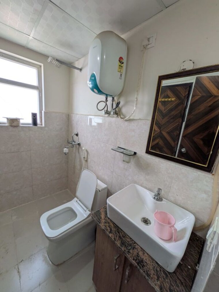 Bathroom, sector 46 3 Bedroom 1850 Sq.Ft. Builder Floor In Sector 46 Gurgaon 10602854