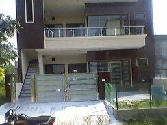 1 BHK + Prayer Room,Servant Room,Study Room,Extra Room,Basement,Store Room Independent House For Rent in Sector 4