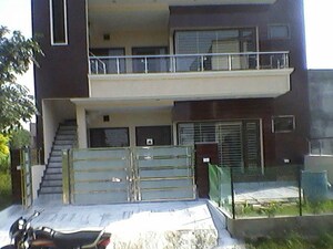 1 BHK Independent House For Rent in Sector 4