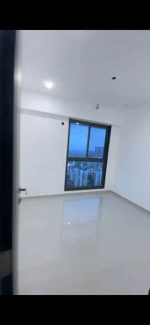 Room in 2 BHK Apartment at Dev Leo Tower, Oshiwara – for Rent