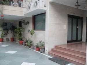1 BHK Independent House For Rent in Sector 4