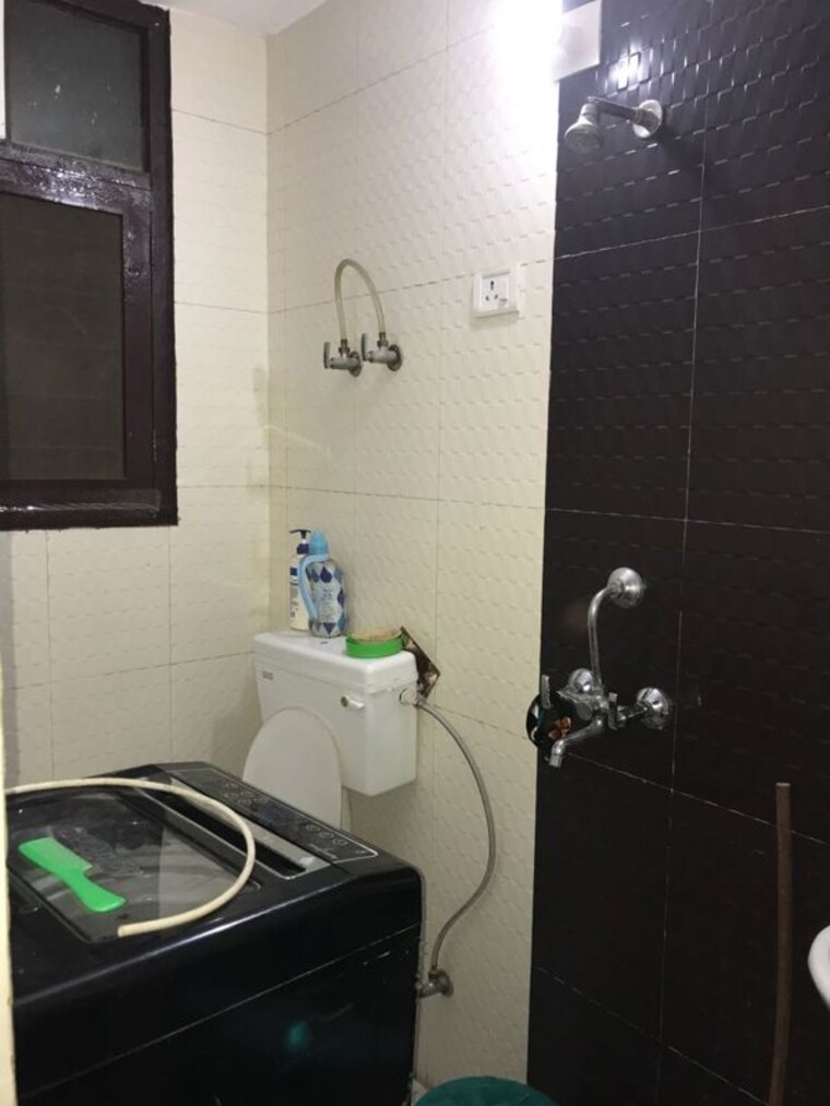 Bathroom, sector 4 1 Bedroom 811 Sq.Ft. Independent House In Sector 4 Gurgaon 10602885