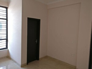 Room in 1 BHK Independent House at Sector 4 – for Rent