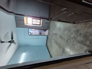 Furnished Amenities in 2.5 BHK Apartment at Mayur Vihar – for Rent