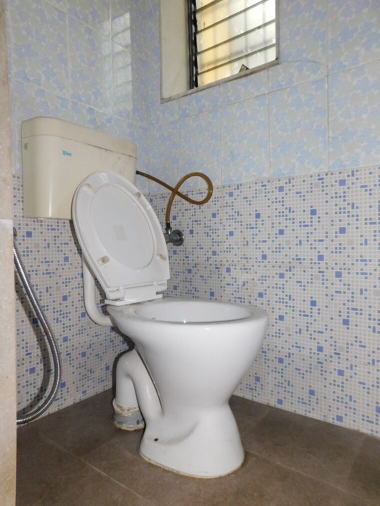 Bathroom, nehru nagar 2 Bedroom 550 Sq.Ft. Apartment In Nehru Nagar Mumbai 10602889