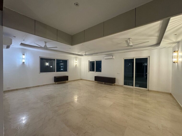  Parking, mahagun-mirabella 6 Bedroom 6500 Sq.Ft. Villa In Sector 79 Noida 10602968