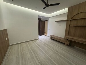 Room in 6 BHK Villa at Mahagun Mirabella, Sector 79 – for Rent