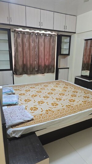 Bedroom in 2 BHK Apartment at Saluja Enclave, Tingre Nagar – for Rent