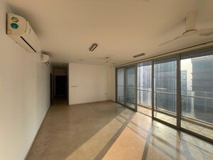 Room in 3 BHK Apartment at Oberoi Exquisite Goregaon, Goregaon East – for Rent