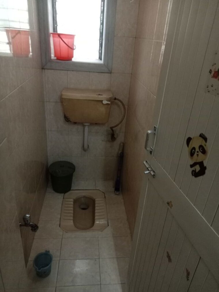Bathroom, dadar west 1 Bedroom 250 Sq.Ft. Apartment In Dadar West Mumbai 10603045