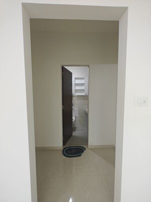 Room in 3 BHK Apartment at Seawoods Sector 40 – for Rent