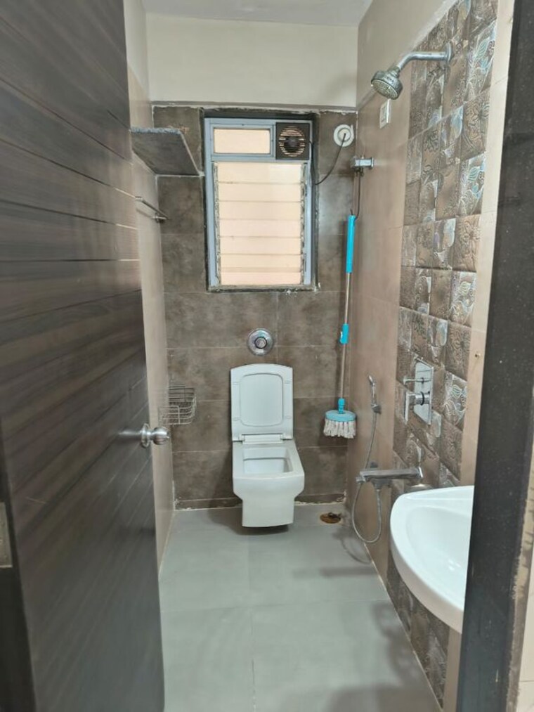 Bathroom, kurla 1 Bedroom 430 Sq.Ft. Apartment In Kurla Mumbai 10603069