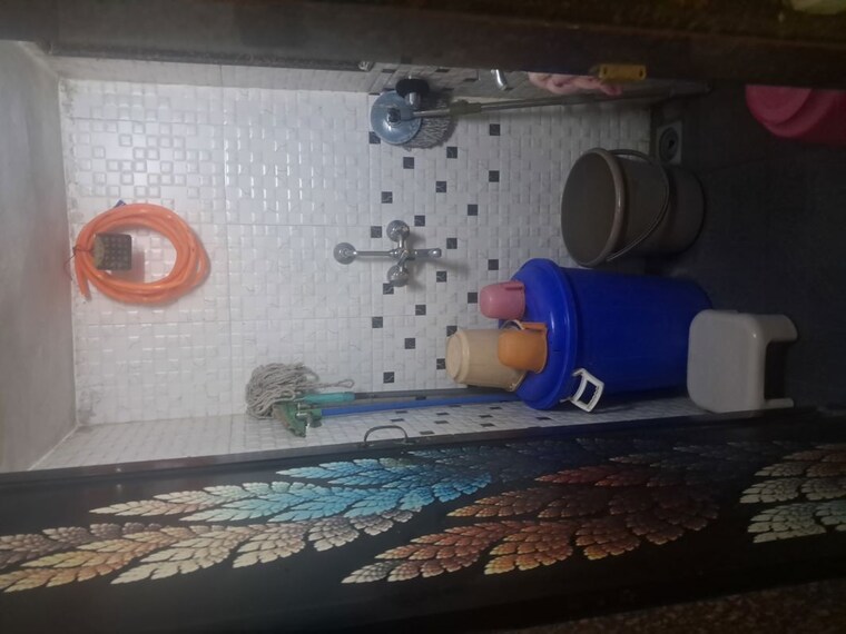 Bathroom, mhada colony 1 RK 300 Sq.Ft. Apartment In Mhada Colony Thane 10603075