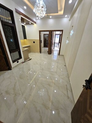 Parking in 2 BHK Builder Floor at Indrapuram – for Sale