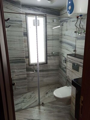 Bathroom in 3.5 BHK Apartment at Sanskriti Apartments Gurgaon, Sector 43 – for Rent