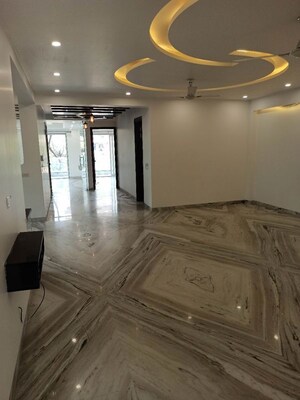 Room in 3 BHK Builder Floor at Sector 43 – for Rent