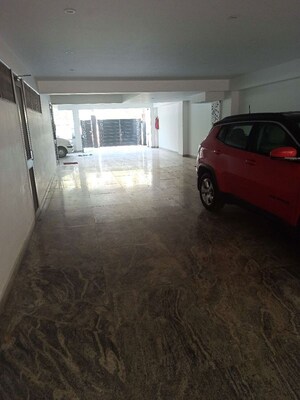 Parking in 3 BHK Builder Floor at Sector 43 – for Rent