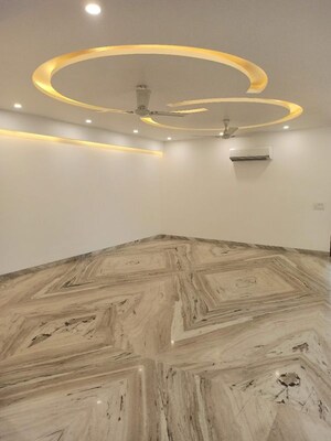 Bedroom in 3 BHK Builder Floor at Sector 43 – for Rent