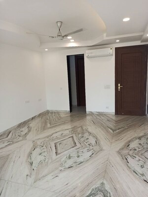 Bedroom in 3 BHK Builder Floor at Sector 43 – for Rent
