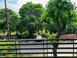 2 BHK Apartment – Garden View at Damodar Complex, Sector 37 - for Rent